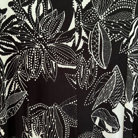 Chicos‎ Dress Travelers Size 1 US M 8 Slinky Knit Floral Layering Black White - Picture 4 of 7